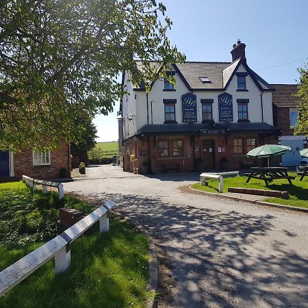 The Blue Bell Inn Weaverthorpe エクステリア 写真